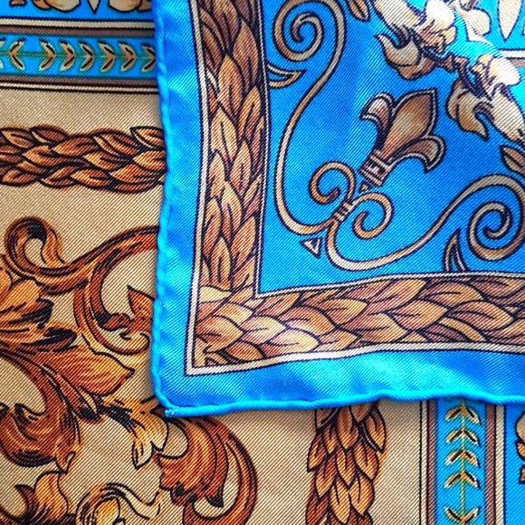 SAKS FIFTH AVENUE Scarf - Picture 4 of 6